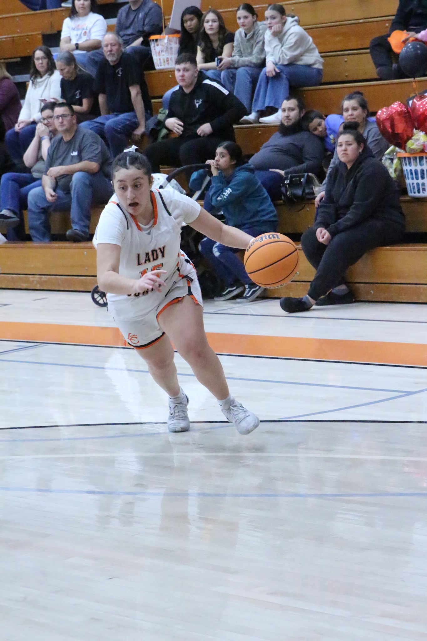 Redwoods Pulls Away in Second Half, Defeats Cougars